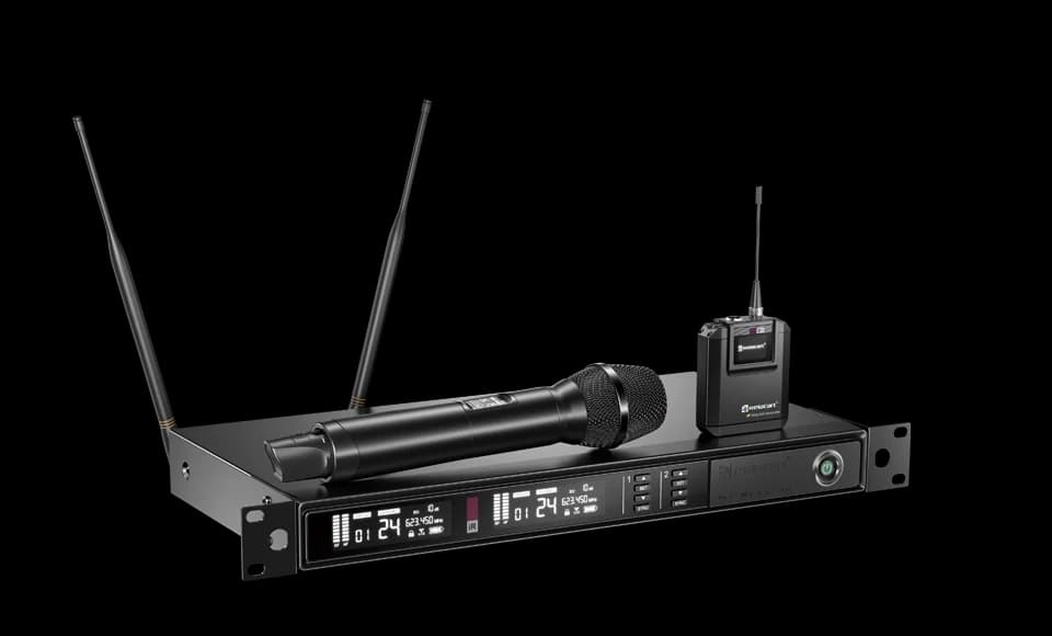 Dual-channel true diversity wireless receiver UR-280